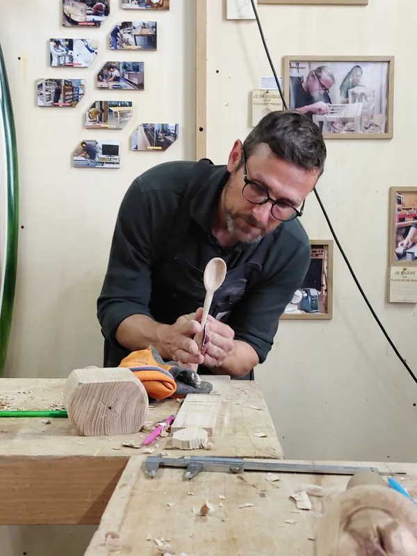 Captivez votre équipe et sculptez chacun votre cuillère en bois avec Victor - Afbeelding nr. 2 - Wecandoo