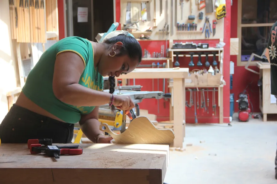 Surprenez votre équipe et créez chacun votre planche à découper en bois avec Victor - Image n°1 - Wecandoo