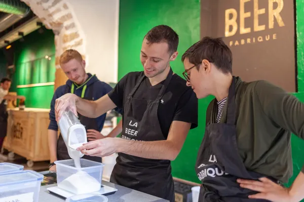 Initiez-vous au brassage artisanal en équipe et dégustez des bières avec Lorris, Florent et Vianney - Image n°2 - Wecandoo