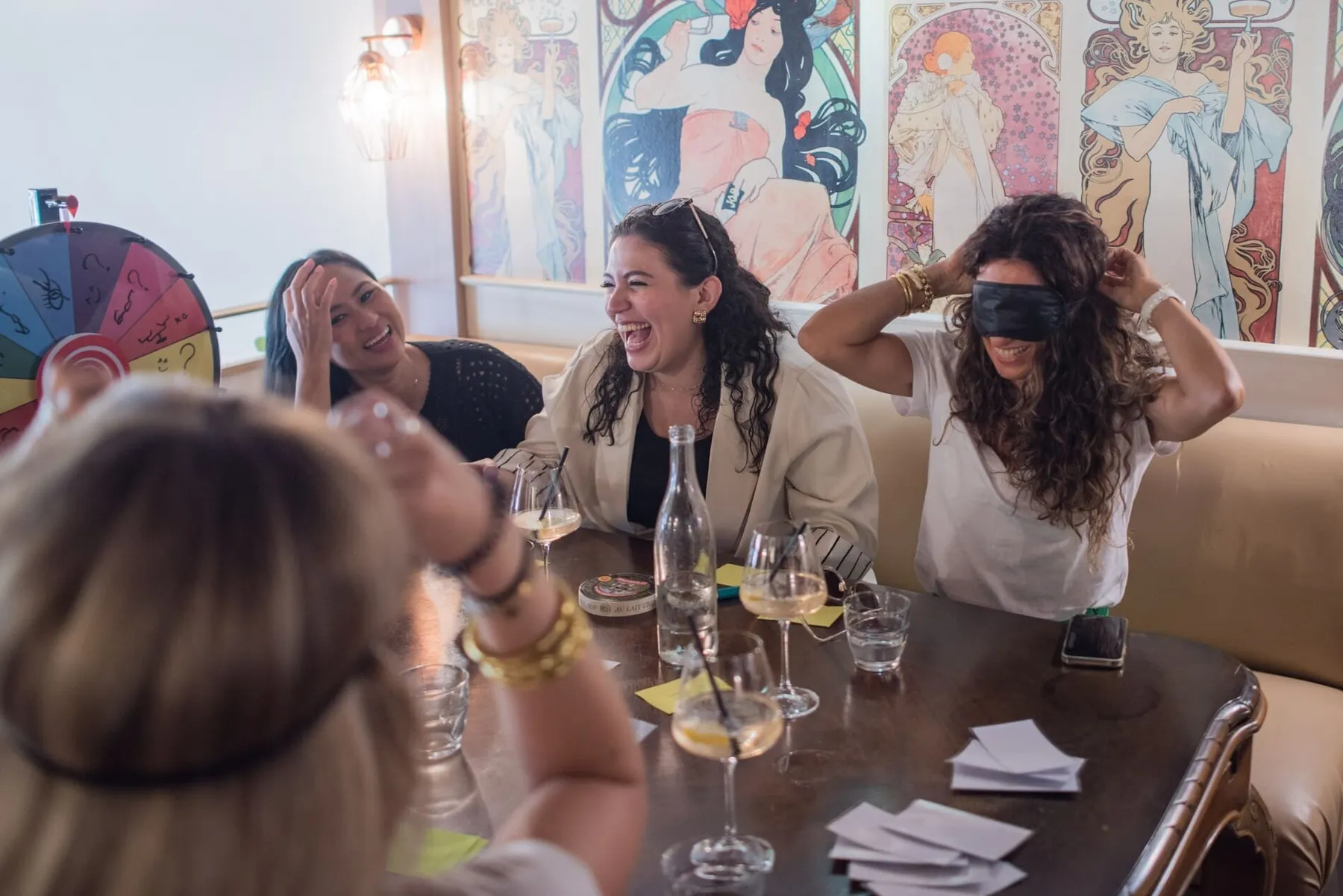 Rassemblez votre équipe et participez à une expérience gourmande et ludique autour du fromage avec Charlotte - Image n°1 - Wecandoo