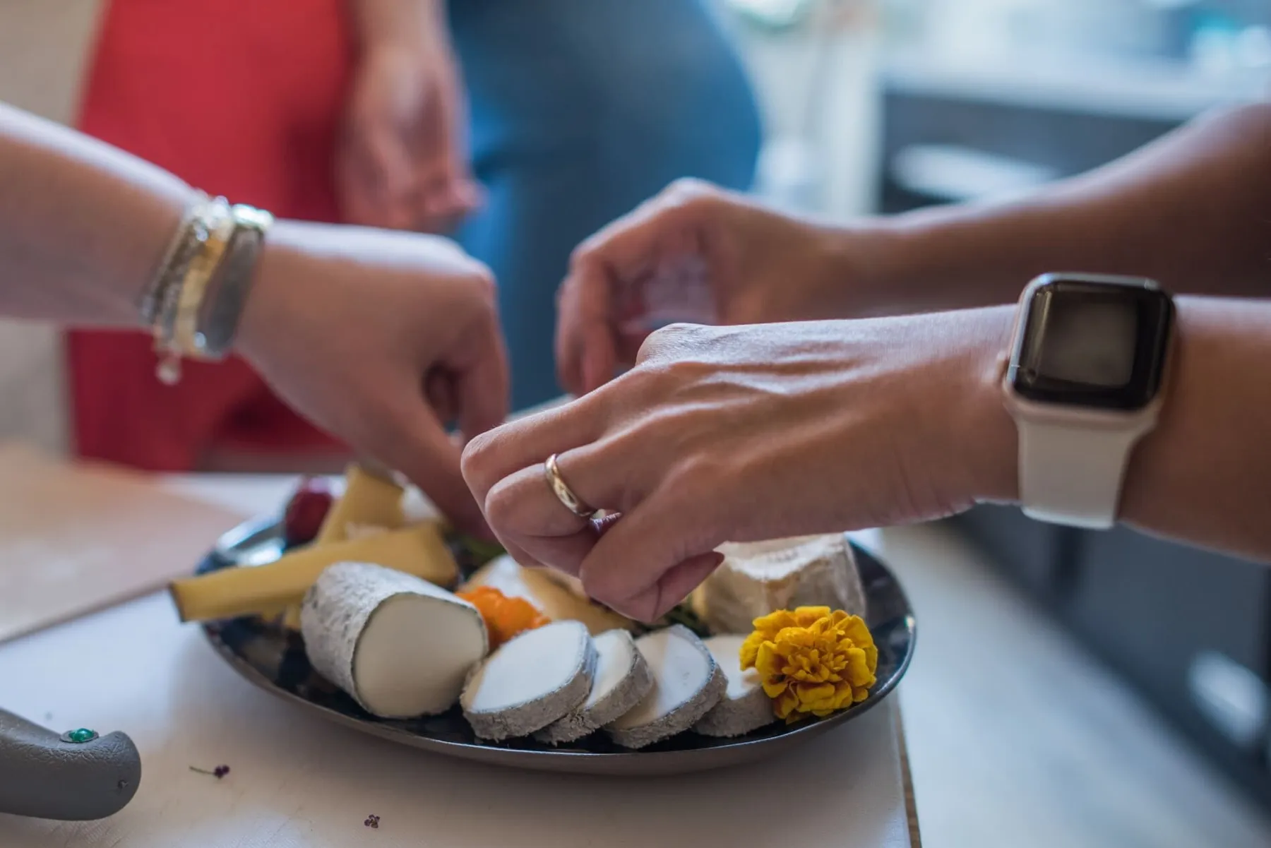 Rassemblez votre équipe et participez à une expérience gourmande et ludique autour du fromage avec Charlotte - Image n°2 - Wecandoo