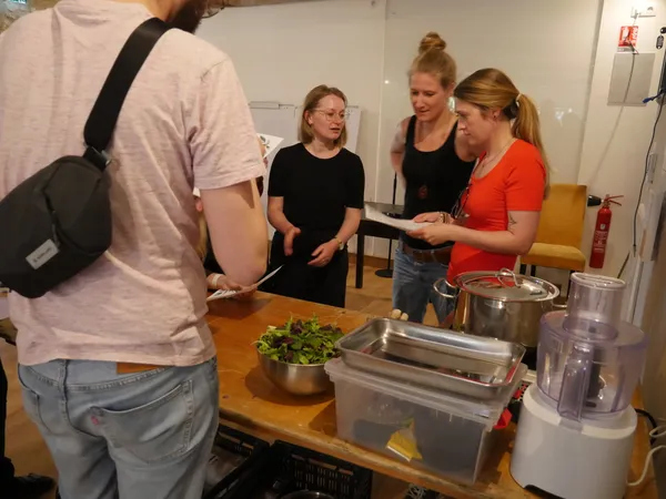 Rassemblez votre équipe et cuisinez votre repas de saison avec Loïc - Image n°2 - Wecandoo
