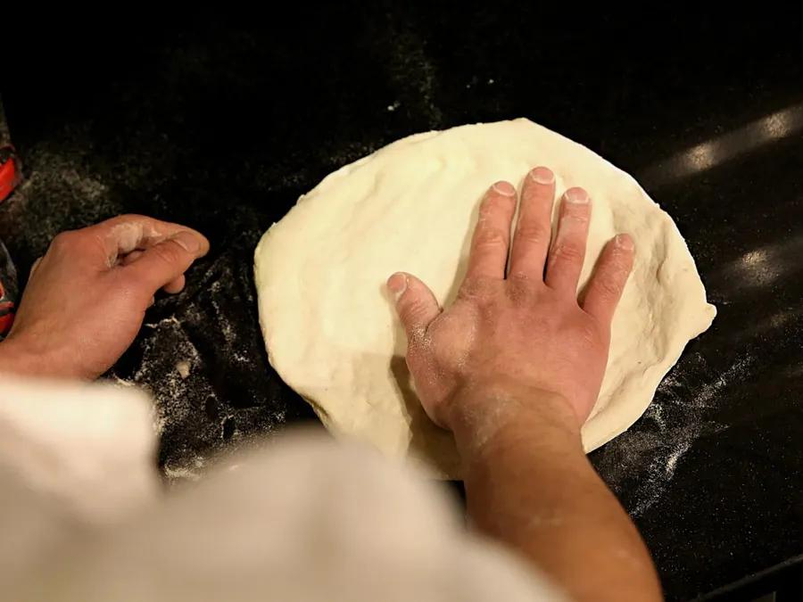 Initiez-vous à l'art de la pizza en équipe et préparez les vôtres avec les précieux conseils de Jo - Image n°1 - Wecandoo