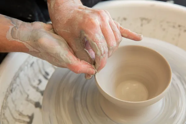 Initiez-vous au tour du potier avec Marianne - Image n°3 - Wecandoo