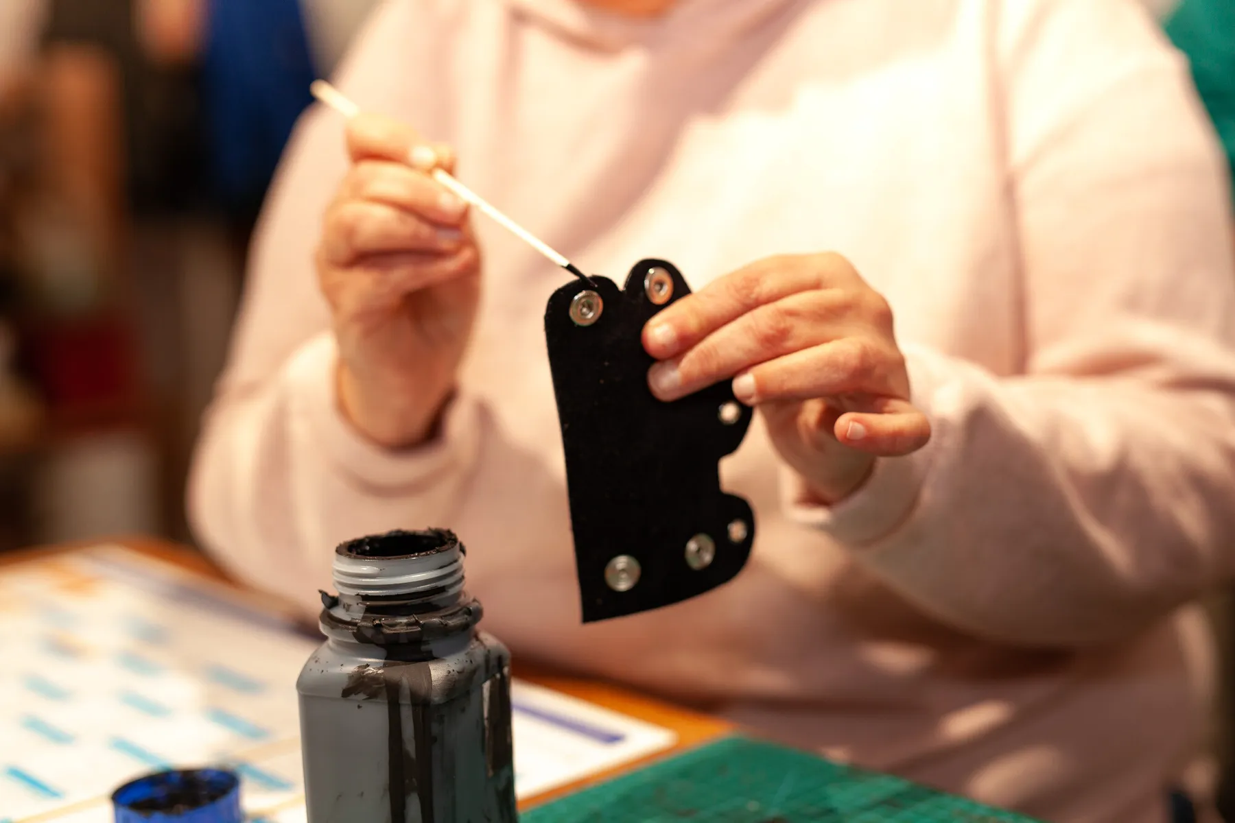 Réalisez vos boucles d'oreilles en cuir avec Maryline - Image n°3 - Wecandoo