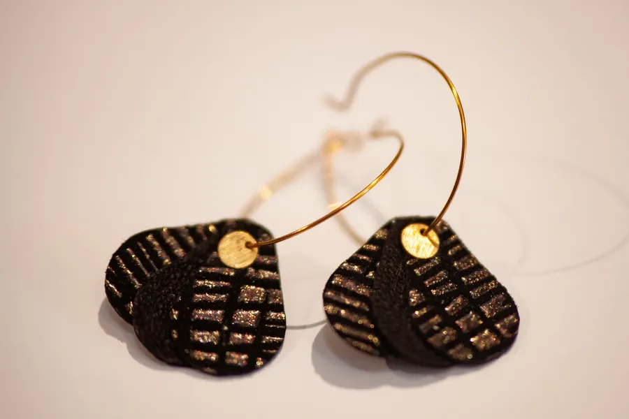 Réalisez vos boucles d'oreilles en cuir avec Maryline - Image n°1 - Wecandoo