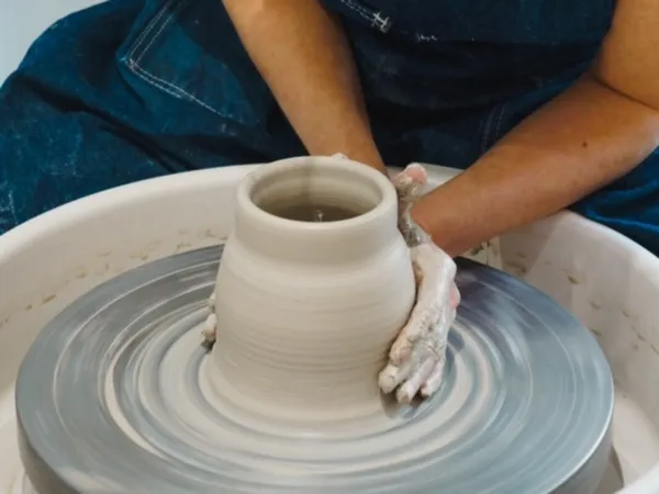 Atelier particulier : tournez et décorez vos céramiques sur deux jours avec Manon - Image n°5 - Wecandoo