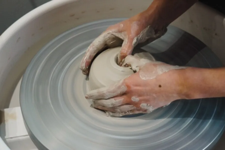 Atelier particulier : tournez et décorez vos céramiques sur deux jours avec Manon - Image n°1 - Wecandoo