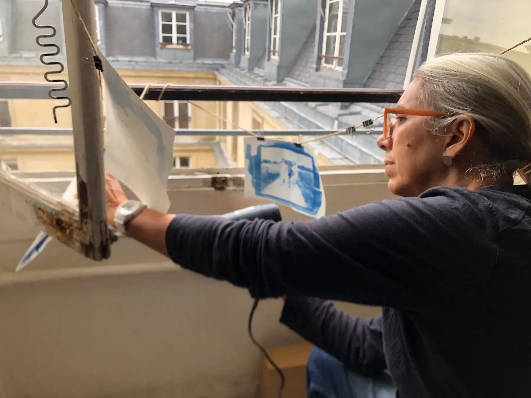 Initiez-vous au tirage photo cyanotype avec Mona - Afbeelding nr. 3 - Wecandoo