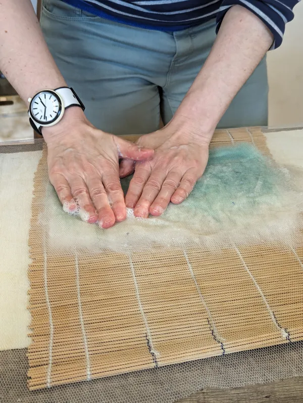 Fabriquez votre cache-pot ou pochette en feutre coloré avec Zoé - Afbeelding nr. 3 - Wecandoo