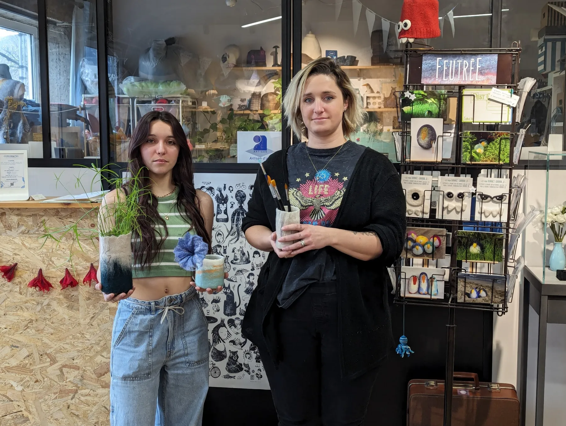 Fabriquez votre cache-pot ou pochette en feutre coloré avec Zoé - Image n°4 - Wecandoo