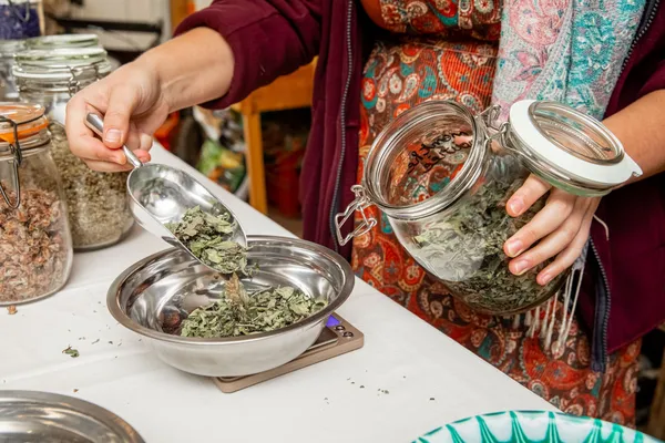 Réunissez votre équipe et créez votre tisane artisanale avec Karine - Image n°2 - Wecandoo