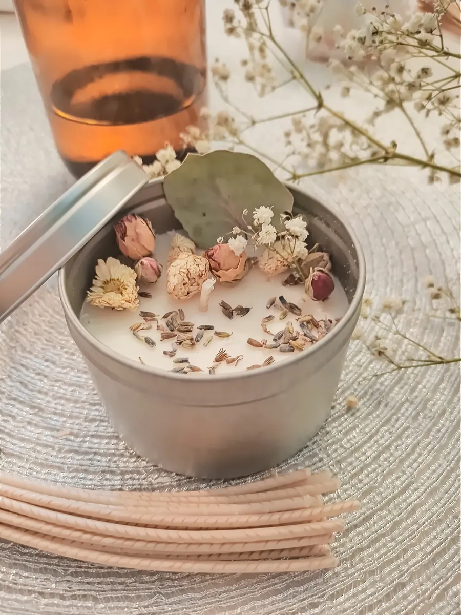 Enchantez votre équipe et créez votre bougie végétale parfumée avec Marie-Cécile - Image n°1 - Wecandoo