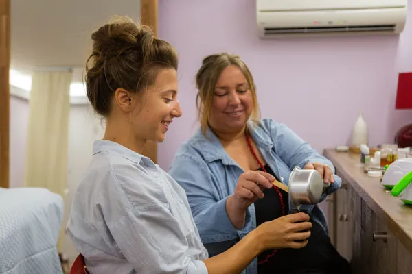 Enchantez votre équipe et créez votre bougie végétale parfumée avec Marie-Cécile - Image n°4 - Wecandoo