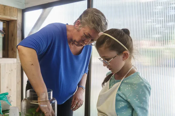 Réalisez votre petit terrarium en groupe avec Amélie - Image n°4 - Wecandoo