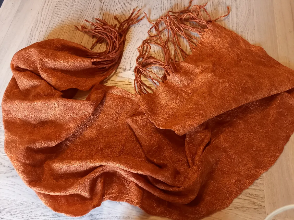 Réalisez votre écharpe en laine feutrée