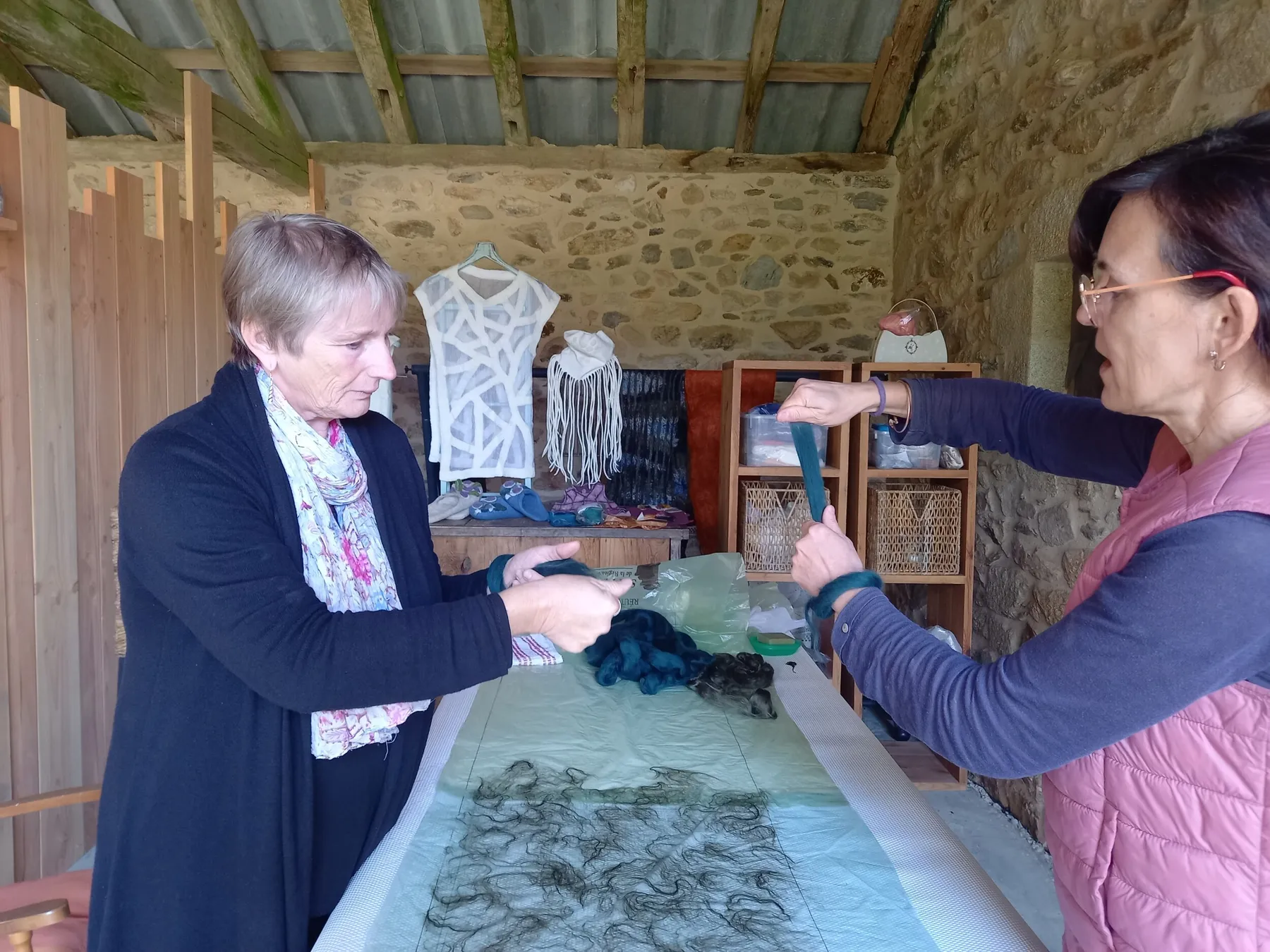 Découvrez un élevage d'alpagas et brebis et transformez la laine avec Oléna - Image n°3 - Wecandoo