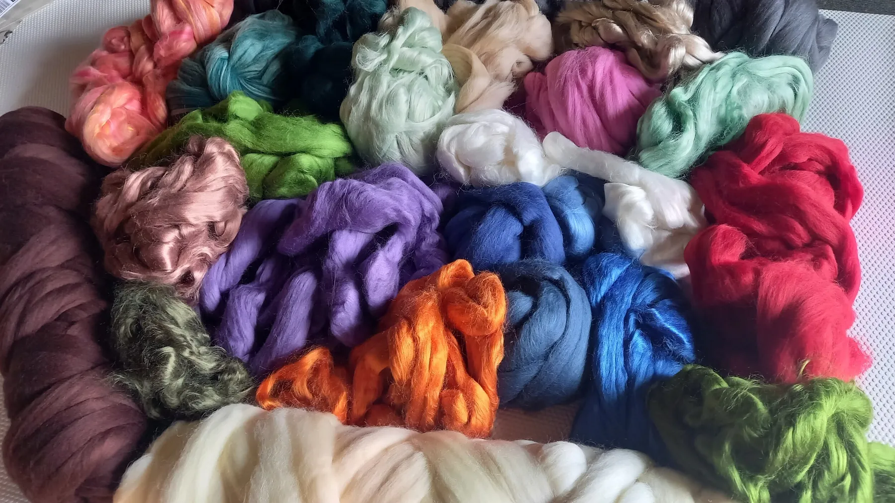 Réalisez votre écharpe en laine feutrée sur une journée avec Oléna - Image n°3 - Wecandoo