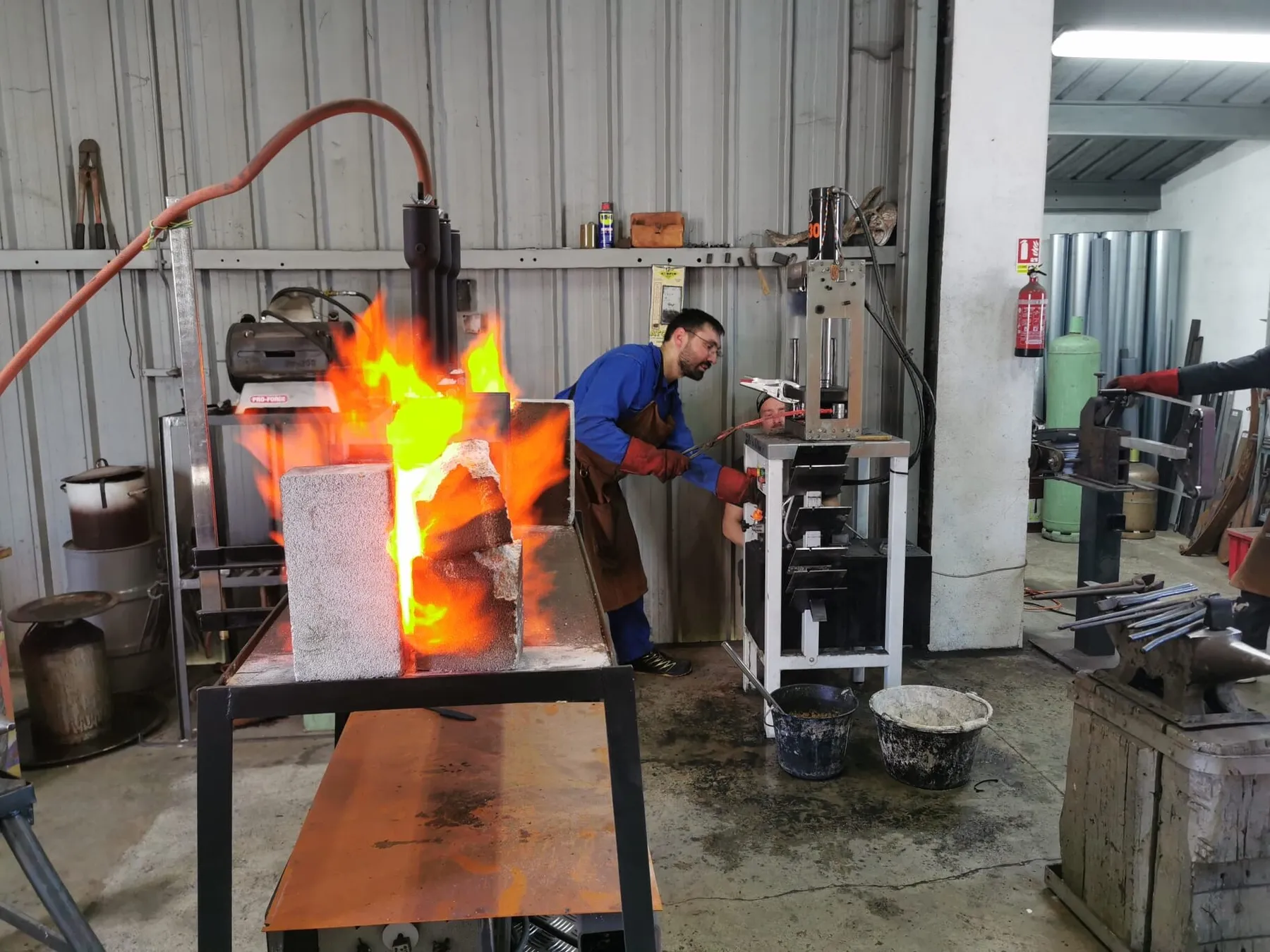 Forgez votre couteau Damas - 2 J - Image n°1 - Wecandoo