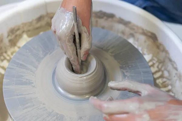 Réalisez votre ensemble de vaisselle sur une journée avec Esther - Image n°3 - Wecandoo