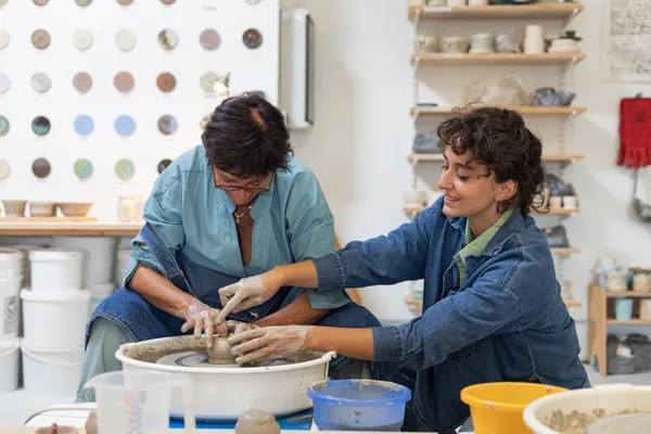 Réalisez votre ensemble de vaisselle sur une journée avec Esther - Image n°2 - Wecandoo