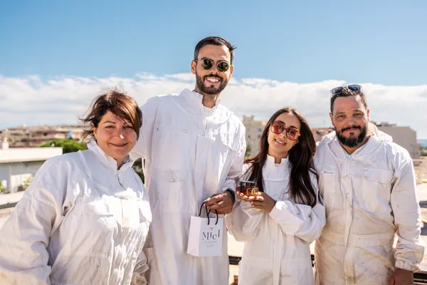 Initiez-vous à l'apiculture sur les toits de Cannes - Afbeelding nr. 5 - Wecandoo