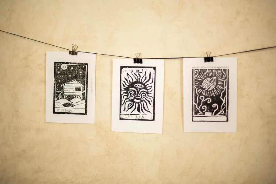 Créez votre carte de tarot en linogravure avec Estelle - Image n°1 - Wecandoo