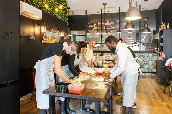 Impliquez votre équipe et cuisinez votre pizza avec Renzo - Image n°2 - Wecandoo