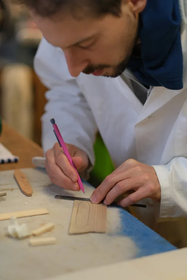 Découvrez les secrets de fabrication d'une guitare avec Victor - Image n°3 - Wecandoo