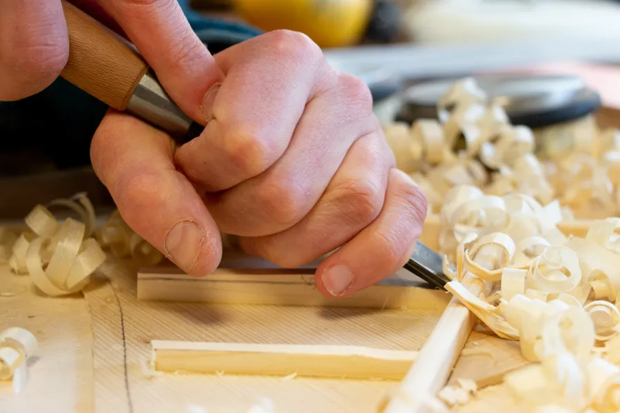 Découvrez les secrets de fabrication d'une guitare avec Victor - Image n°1 - Wecandoo