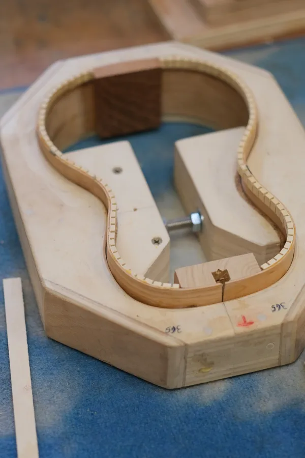 Fabriquez votre ukulélé ou mini-guitare avec Victor - 3J - Image n°5 - Wecandoo