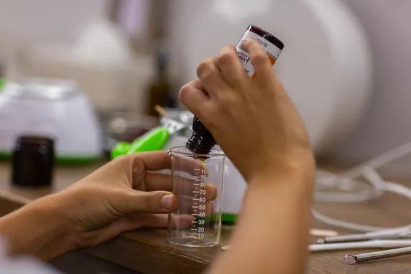 Réunissez votre équipe et créez votre routine beauté pour le visage avec Marie-Cécile - Image n°3 - Wecandoo