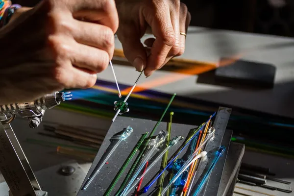 Initiez-vous au filage de verre avec Dominique - Image n°2 - Wecandoo