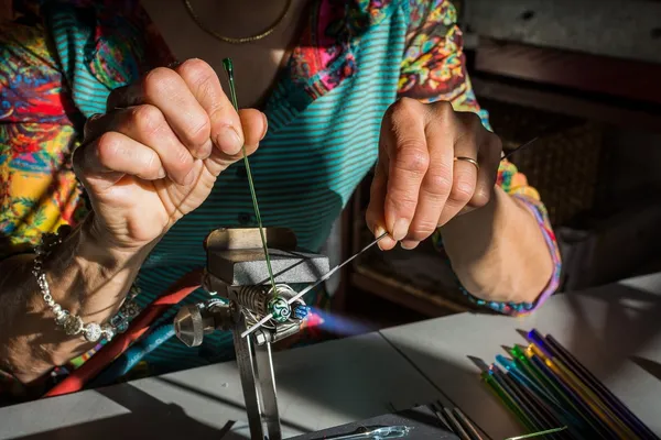 Initiez-vous au filage de verre avec Dominique - Image n°3 - Wecandoo