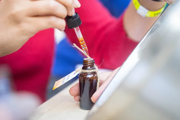 Fabriquez vos flacons d'encres végétales avec Aurore - Image n°2 - Wecandoo