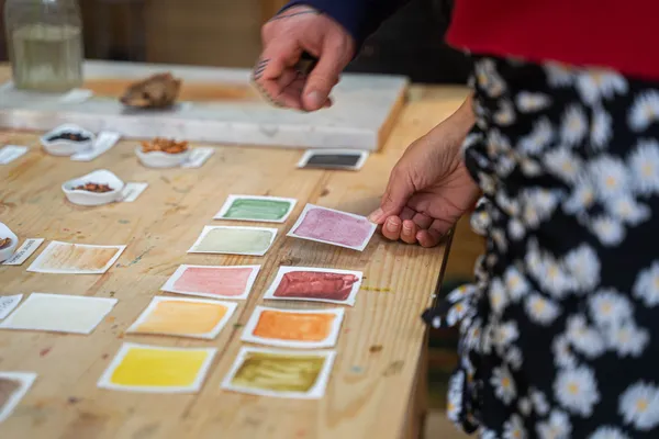 Fabriquez votre palette d'aquarelles végétales avec Aurore - Image n°2 - Wecandoo