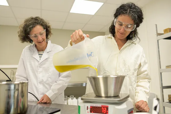 Fabriquez votre savon saponifié à froid avec Caroline - Image n°1 - Wecandoo