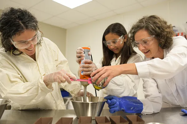 Fabriquez votre savon saponifié à froid avec Caroline - Image n°4 - Wecandoo