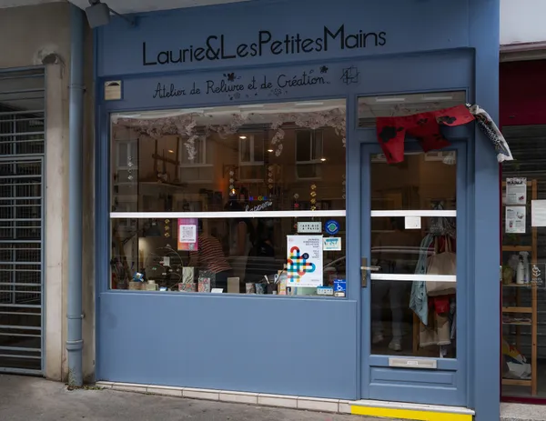 Initiez-vous à la marbrure en équipe et réalisez de superbes affiches avec Laurie - Image n°2 - Wecandoo