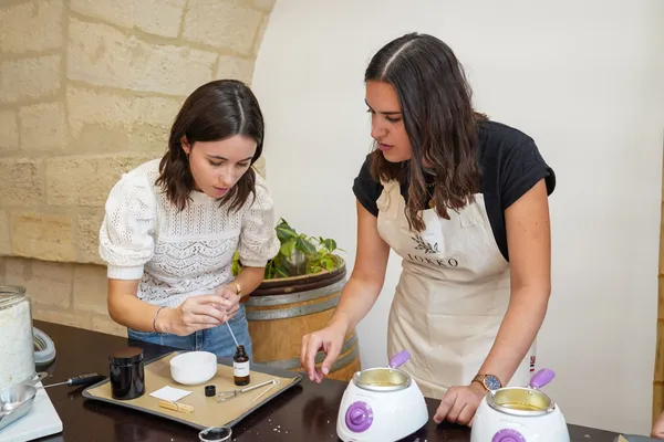 Inspirez votre équipe et réalisez vos bougies parfumées dans le Viaduc des Arts - Image n°4 - Wecandoo