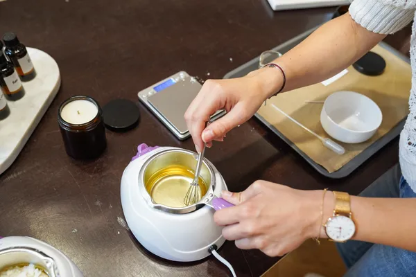 Inspirez votre équipe et réalisez vos bougies parfumées dans le Viaduc des Arts - Image n°1 - Wecandoo