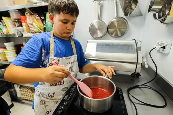 Réalisez votre assortiment de macarons avec Claire - Image n°3 - Wecandoo