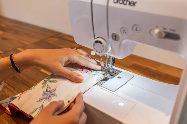 Cousez votre gilet sans manches en tissu upcyclé avec Amélie et Nicolas - Image n°3 - Wecandoo