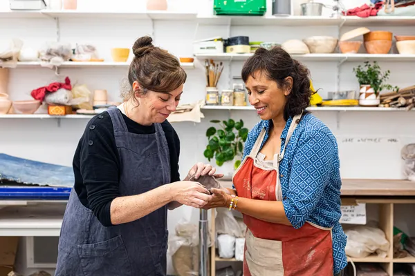 Modelez et décorez votre pièce en céramique avec Madeleine - Image n°1 - Wecandoo