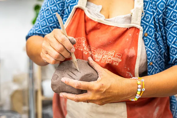 Modelez et décorez votre pièce en céramique avec Madeleine - Image n°2 - Wecandoo