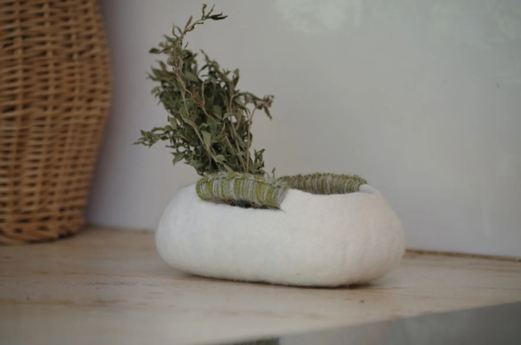 Fabriquez votre cache vase ou corbeille en laine feutrée avec Claudie - Image n°1 - Wecandoo