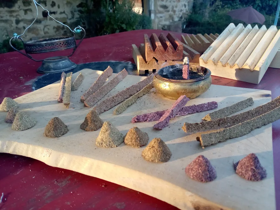 Réalisez vos encens naturels avec Angie - Image n°1 - Wecandoo