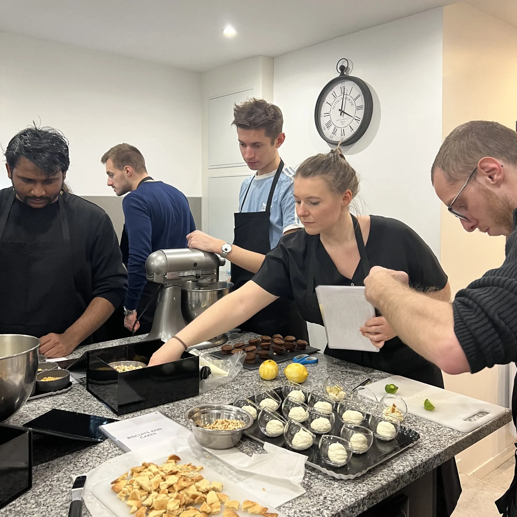 Mettez au défi votre équipe autour d'un challenge pâtissier, avec Chloé et son équipe - Image n°1 - Wecandoo
