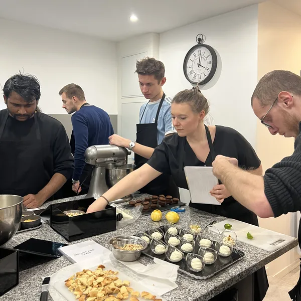 Mettez au défi votre équipe autour d'un challenge pâtissier, avec Chloé et son équipe - Image n°1 - Wecandoo