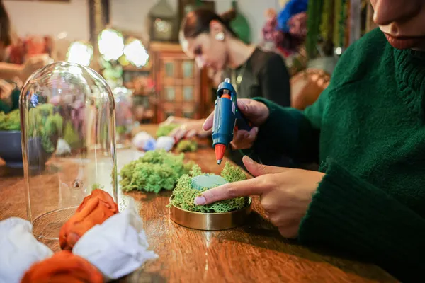 Créez votre cloche de fleurs séchées avec Kimiko - Afbeelding nr. 3 - Wecandoo